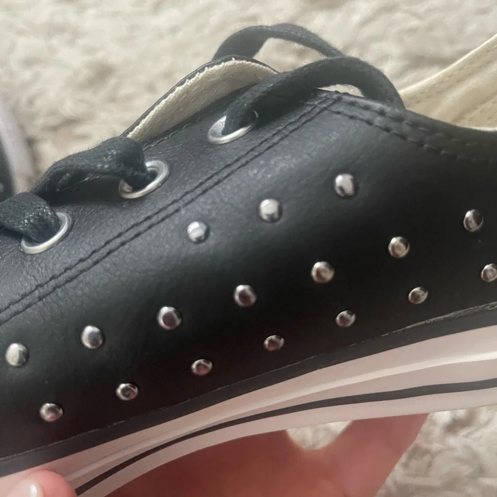 Converse Studded Leather Low Top Sneakers RARE 9 - Picture 3 of 7